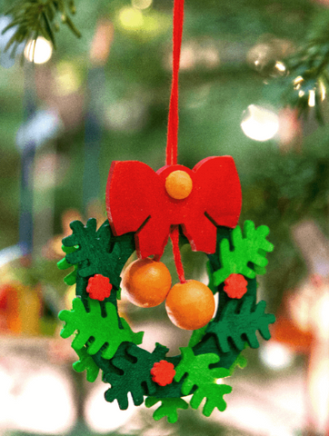 German Christmas Ornament: Christmas Wreath with Baubles